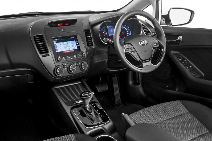 Интерьер Kia Cerato Sport Sedan 2017 года  (AU) (фото 7 из 8)